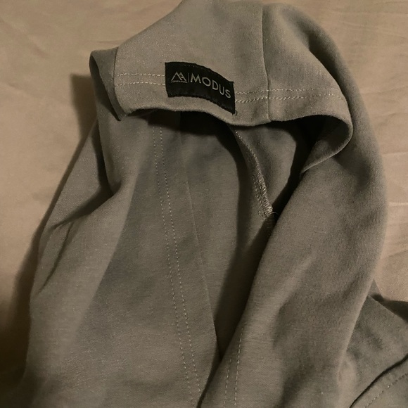 🔥HOT BUY! NEW XS gray hoodie. Side zippered pockets. Rounded bottom. - Picture 11 of 13